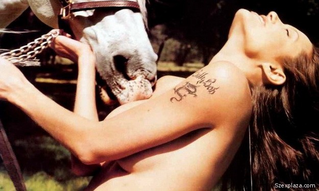 Angelina Jolie állatos erotika