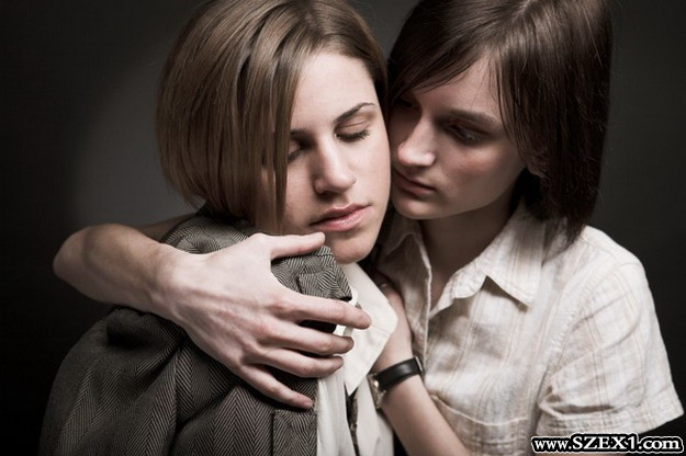 Leszbikus lányok, biszexuális fiúk az intézetekből
